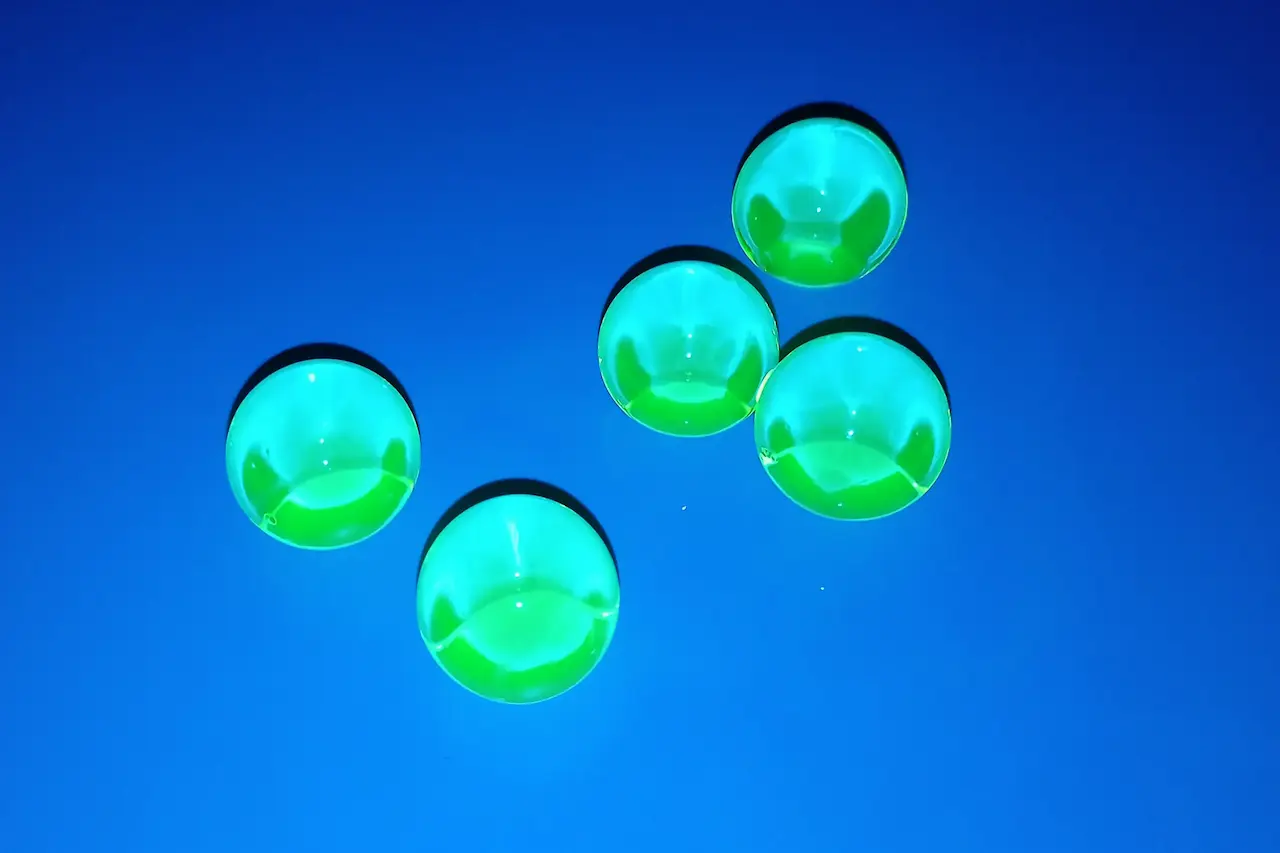 Creating fluorescent hydrogel spheres