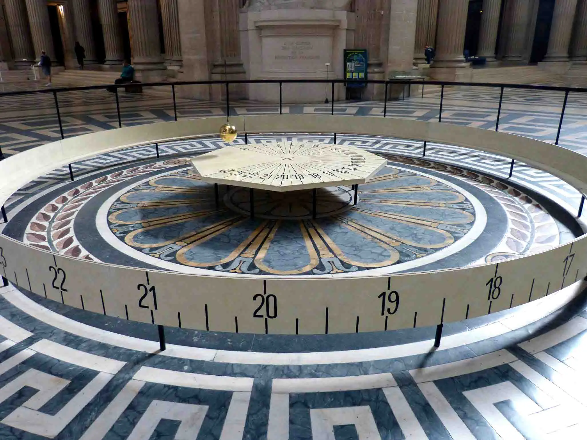 Photograph of a reproduction of the original pendulum in Paris